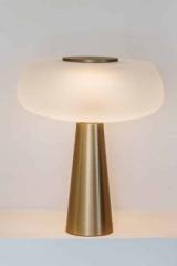 Lampe de table design en aluminium doré Belle-Ile. HISLE. Lampe de table design en aluminium doré Belle-Ile. HISLE.