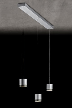 Aura suspension 3 lumières en aluminium mat et noire. Holtkötter. 