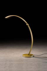 Epsilon golden desk lamp Design. Holtkötter. Epsilon golden desk lamp Design. Holtkötter.