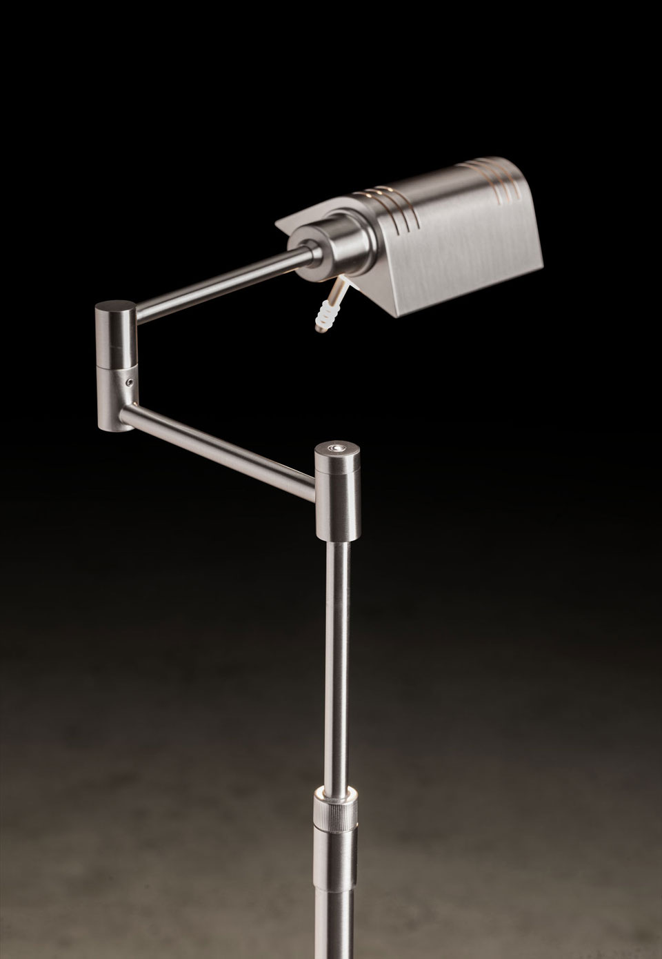 Reading lamp with double articulated arm, satin nickel LED lighting. Holtkötter. 