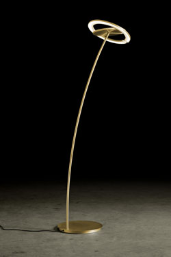 Supernova D double floor lamp directional light in gold. Holtkötter. 