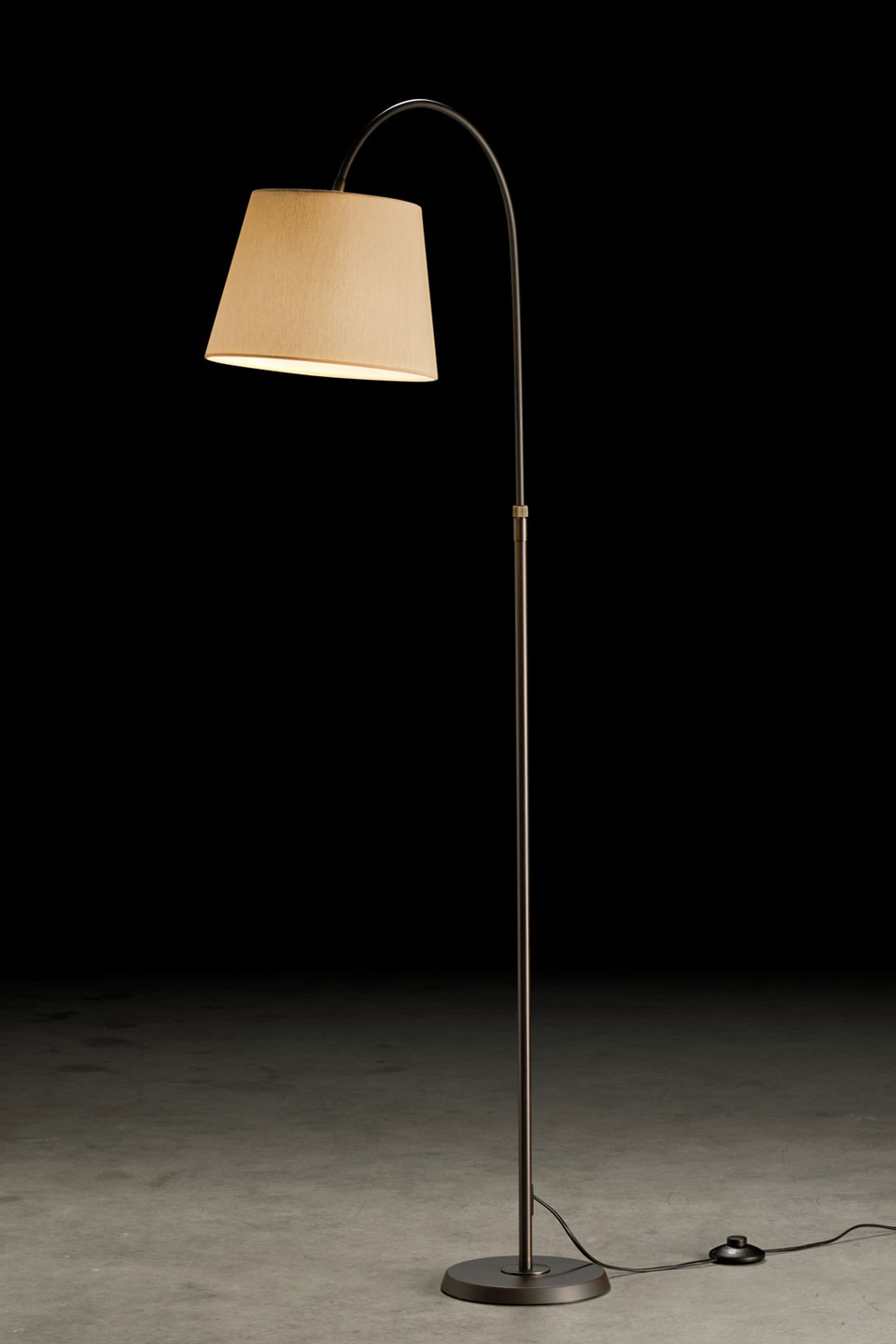 LampBoy lampadaire- liseuse classique avec abat-jour sable. Holtkötter. 