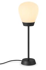 Lampe de table noire et verre soufflé blanc mat Plissée. Holtkötter. 