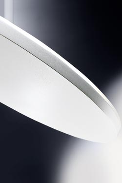 Plafonnier Plano DR en métal blanc à éclairage indirect. Holtkötter. 