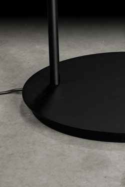 Supernova D floor lamp double directional light black. Holtkötter. 