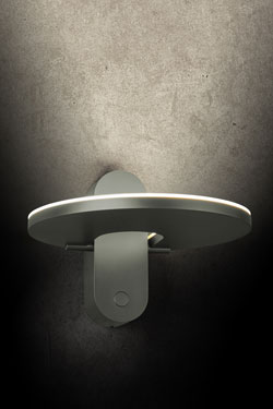 Supernova W metal wall light platinum finish . Holtkötter. 