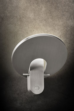 Supernova W 90° tilting wall light, matt aluminium finish. Holtkötter. 