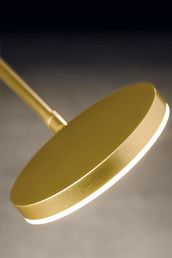 Plano T reading table lamp in anodised brass. Holtkötter. 