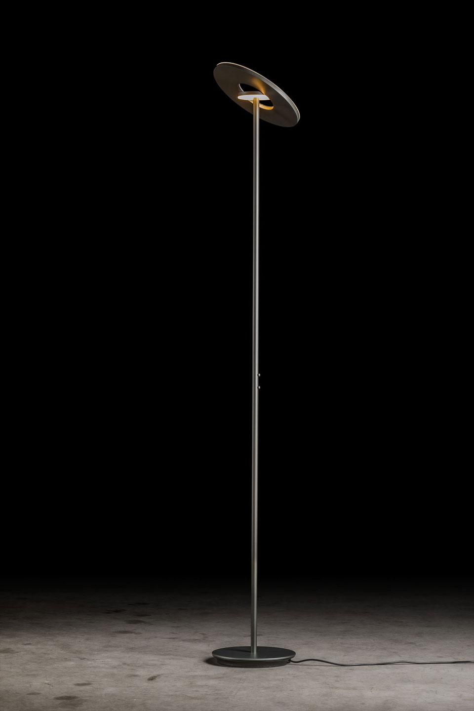 NOVA grand lampadaire Design finition platine. Holtkötter. 