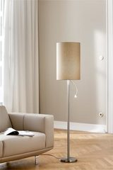 Petit lampadaire et liseuse à éclairage Led nickel mat. Holtkötter. Petit lampadaire et liseuse à éclairage Led nickel mat. Holtkötter.
