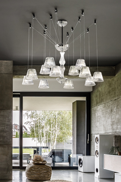 12-light chandelier in fluted crystal and suspension set. Italamp. 