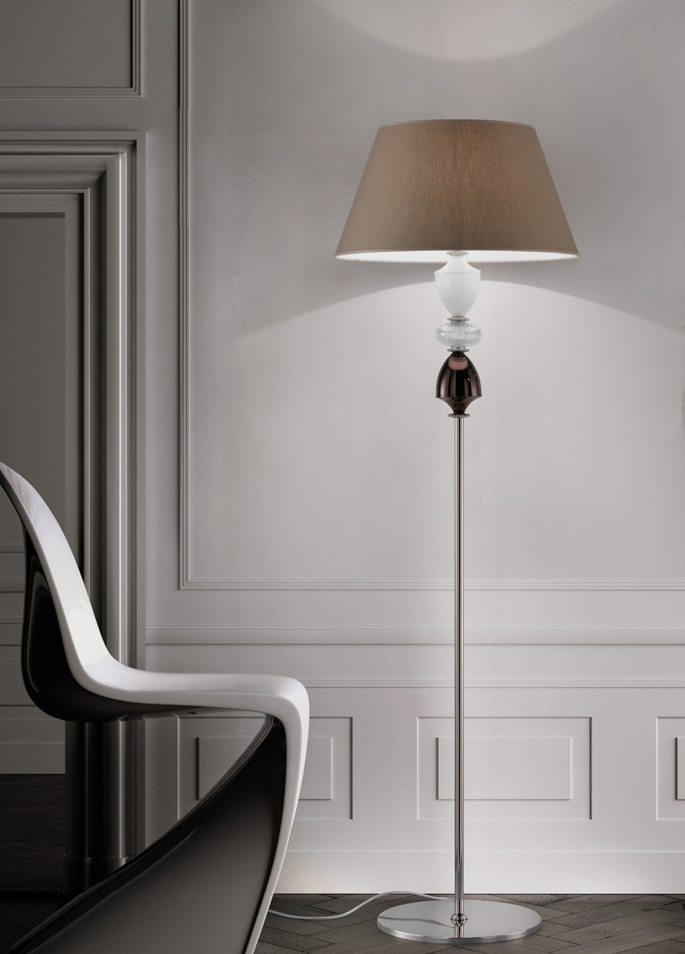 Classic floor lamp in metal and carved crystal details AMELIE. Italamp. 