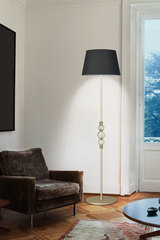 Lampadaire doré et noir, décor de boules en cristal Alfredo. Italamp. Lampadaire doré et noir, décor de boules en cristal Alfredo. Italamp.
