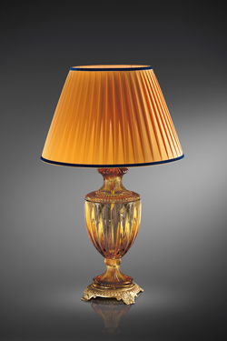 Lampe de table classique en cristal ambré. Italamp. 