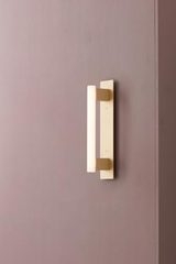 Mea rectangular wall lamp with brushed brass support 30cm. KAIA. Mea rectangular wall lamp with brushed brass support 30cm. KAIA.