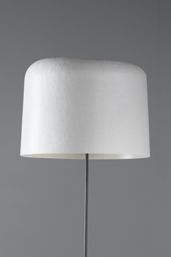 Ola white floor lamp in fiberglass. Karboxx. 