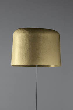 Ola white floor lamp in fiberglass. Karboxx. 