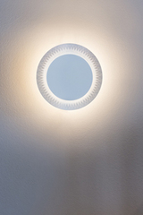 Shine applique ronde en métal blanc. Karboxx. Shine applique ronde en métal blanc. Karboxx.