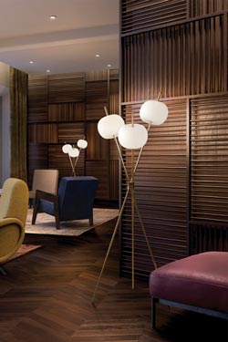 Kushi 3-light floor lamp gold. kdln. 