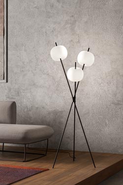 Kushi 3-light floor lamp gold. kdln. 