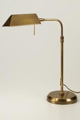 CM28 lampe de table laiton vieilli. Latoaria. CM28 lampe de table laiton vieilli. Latoaria.