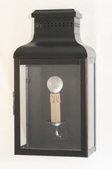 Chelsea LE43 exterior wall lantern in black-lacquered brass. Latoaria. Chelsea LE43 exterior wall lantern in black-lacquered brass. Latoaria.