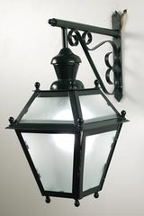 Rua N°0 LE27 black wall lantern in lacquered brass . Latoaria. Rua N°0 LE27 black wall lantern in lacquered brass . Latoaria.