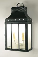 Roma wall lantern in black-laquered brass with clear glass. Latoaria. Roma wall lantern in black-laquered brass with clear glass. Latoaria.