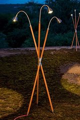 Athene Triple Wood lampadaire trépied LED trois lumières bois et aluminium. Less Athene Triple Wood lampadaire trépied LED trois lumières bois et aluminium. Less