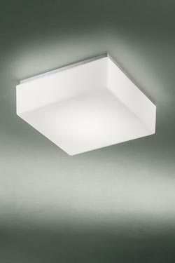 Cubi plafonnier en verre soufflé blanc satiné forme carré. Leucos. 