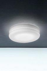Grande applique ou plafonnier de salle de bains Wimpy en verre soufflé blanc. Leucos. Grande applique ou plafonnier de salle de bains Wimpy en verre soufflé blanc. Leucos.