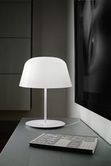 Lampe Ayers blanche en verre soufflé avec variateur. Leucos. Lampe Ayers blanche en verre soufflé avec variateur. Leucos.