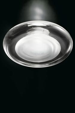 Plafonnier Keyra grand modèle en verre soufflé cristal transparent et noyau opale blanc. Leucos. 