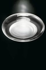 Plafonnier Keyra grand modèle en verre soufflé cristal transparent et noyau opale blanc. Leucos. Plafonnier Keyra grand modèle en verre soufflé cristal transparent et noyau opale blanc. Leucos.
