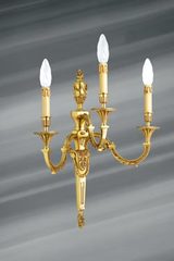 Applique en bronze massif doré, style Louis XVI, trois lumières. Lucien Gau. Applique en bronze massif doré, style Louis XVI, trois lumières. Lucien Gau.