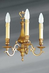 Applique Louis XIII bronze massif trois lumières. Lucien Gau. Applique Louis XIII bronze massif trois lumières. Lucien Gau.
