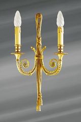 Applique Louis XVI finition vieil or, double bougeoir.. Lucien Gau. Applique Louis XVI finition vieil or, double bougeoir.. Lucien Gau.