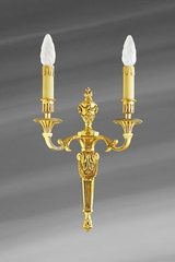 Applique Louis XVI patiné vieil or, deux lumières. Lucien Gau. Applique Louis XVI patiné vieil or, deux lumières. Lucien Gau.