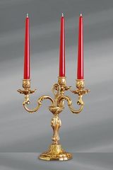 Chandelier bougeoir doré Louis XV trois bougies. Lucien Gau. Chandelier bougeoir doré Louis XV trois bougies. Lucien Gau.