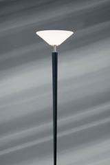 Delage lampadaire Art Déco noir et verre blanc. Lucien Gau. Delage lampadaire Art Déco noir et verre blanc. Lucien Gau.