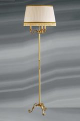 Lampadaire Style Louis XVI, bronze doré, trois lumières. Lucien Gau. Lampadaire Style Louis XVI, bronze doré, trois lumières. Lucien Gau.