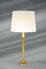 Lampe dorée Louis XVI, bronze massif, pied fuselé. Lucien Gau. Lampe dorée Louis XVI, bronze massif, pied fuselé. Lucien Gau.