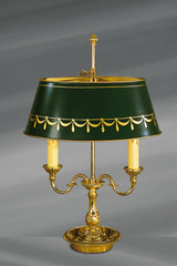 Lampe en bronze massif de style Louis XVI, deux lumières, avec abat-jour ovale peint en vert. Lucien Gau. Lampe en bronze massif de style Louis XVI, deux lumières, avec abat-jour ovale peint en vert. Lucien Gau.