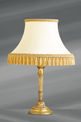 Lampe Louis XVI en bronze doré avec abat-jour blanc bordé de galons et pompons. Lucien Gau. 