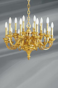 Lustre Louis XVI en bronze doré, vingt lumières. Lucien Gau. 