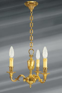 Petit lustre, Louis XVI, en bronze doré, trois lumières. Lucien Gau. 