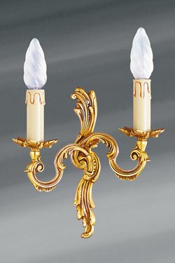 Petite applique en bronze Louis XV vieil or deux bougeoirs. Lucien Gau. 