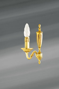 Petite applique en bronze Louis XVI, finition vieil or, une bougie. Lucien Gau. 