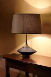 Lampe Vuvu Wood chêne teinté wengé foncé et abat-jour taupe. Luminara. 