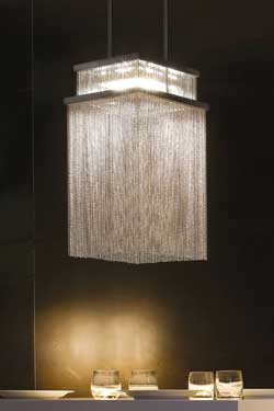 Suspension perles inox carrée Shine Chain Wine Bar. Luminara. 